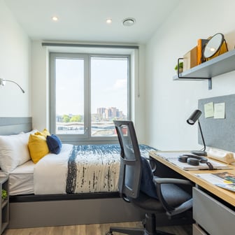 Bronze En Suite - Image 1